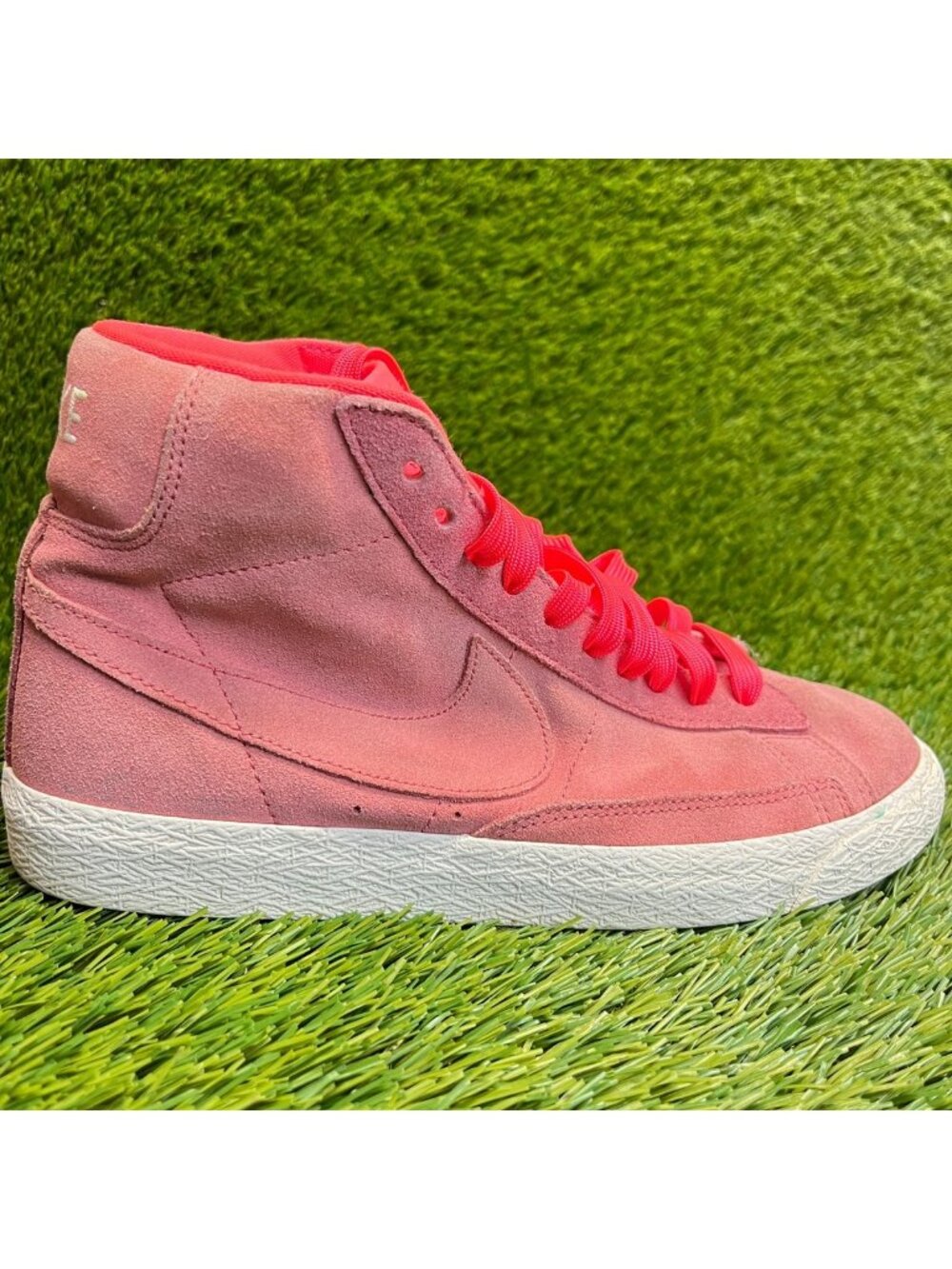 Nike Blazer Mid Outdoor Pack Girls Size 6Y Pink White Athletic Shoes Sneakers